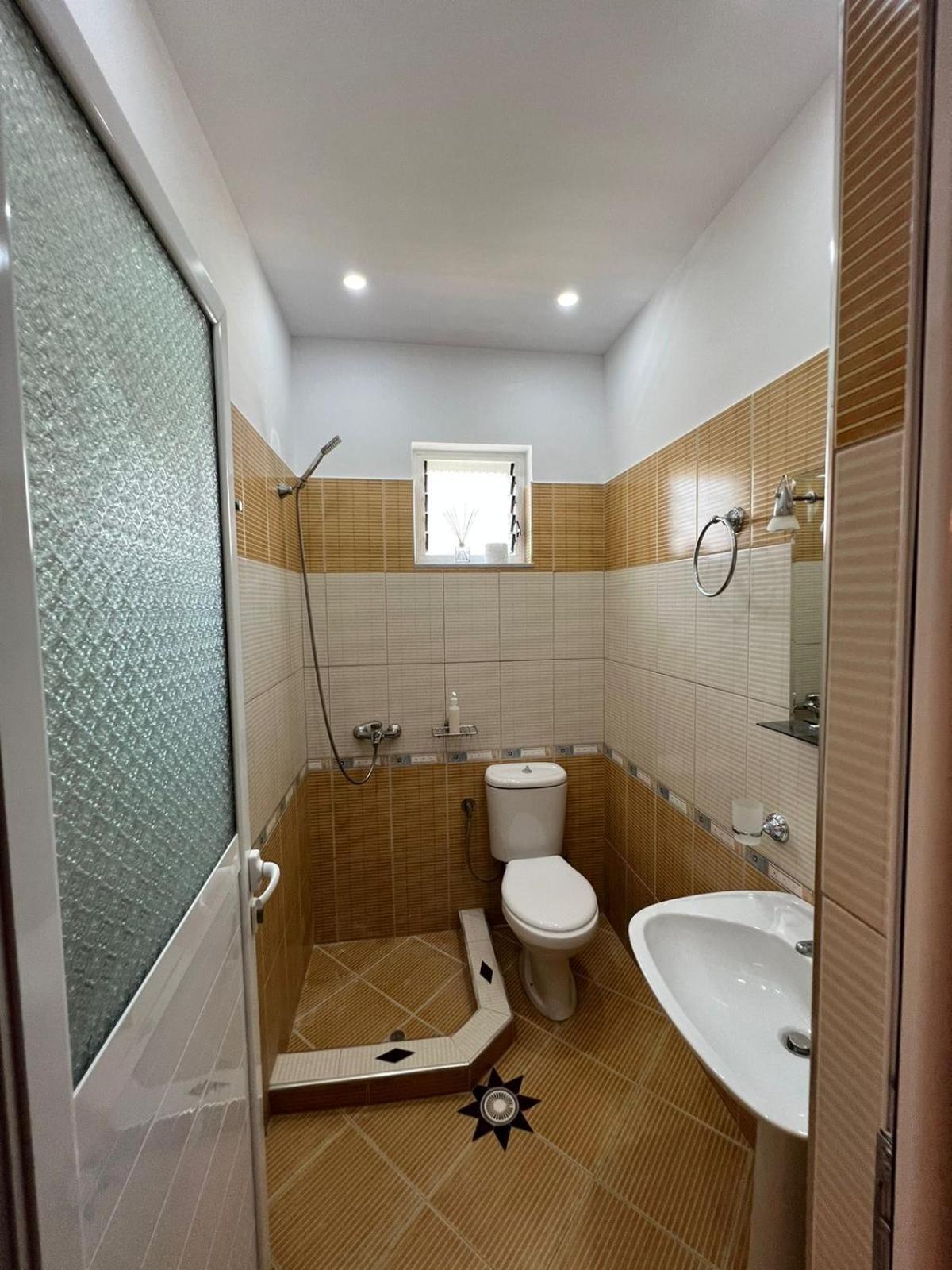 Apartments Sadiku With Sea View Sarande Luaran gambar